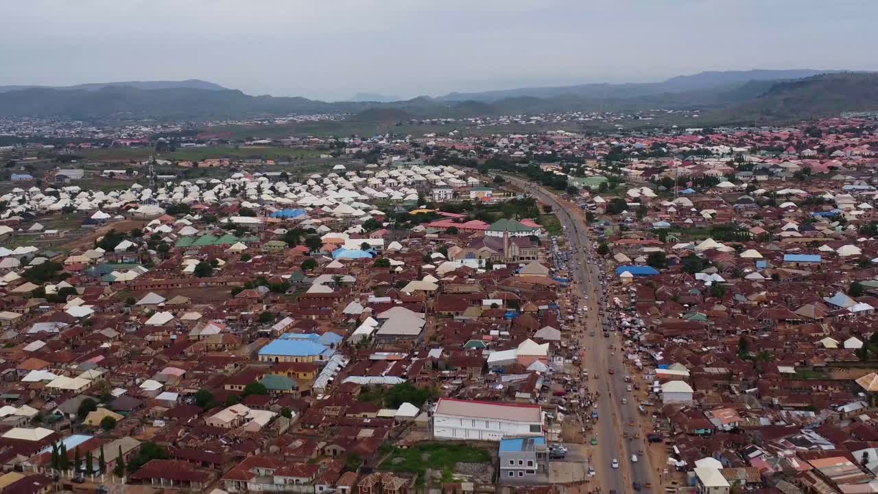 Ripresa con drone della città di Abuja in Nigeria.