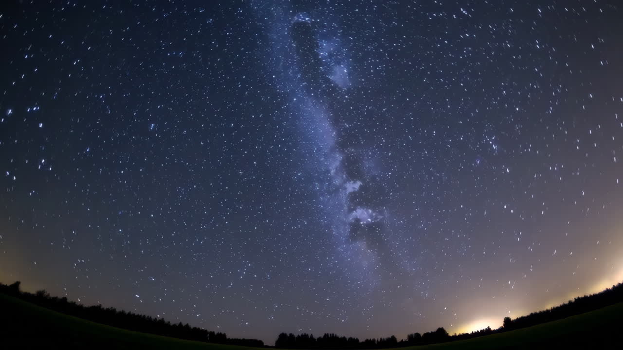 Cielo notturno stellato con la Via Lattea
