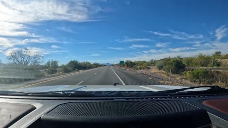 pov conduciendo por la interestatal 19 en el sur de arizona en una tarde soleada