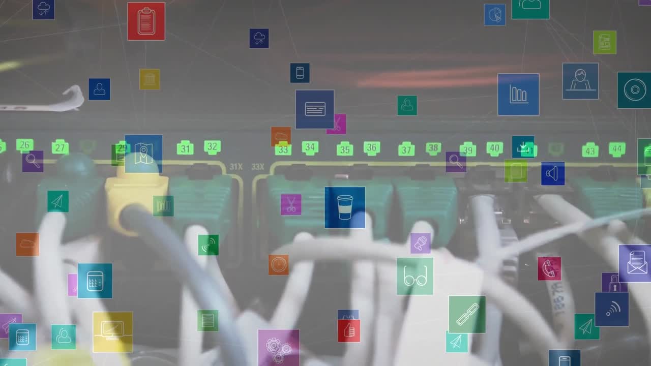 백그라운드에 케이블을 가진 컴퓨터 서버를 통해 디지털 아이콘의 애니메이션