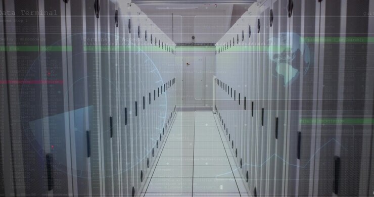 Scope-scanning, roterende globus og databehandling mod et tomt computerserverrum