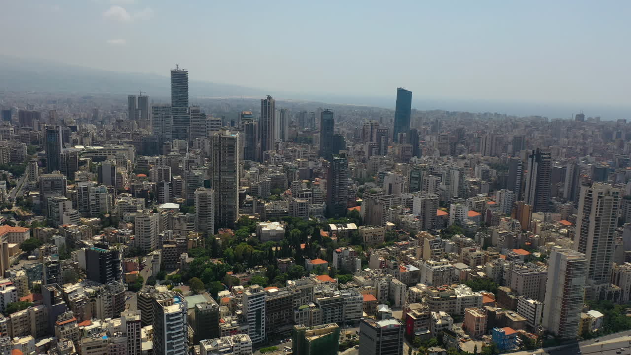 vista aérea escénica de drones del centro de beruit, horizonte de la ciudad de líbano