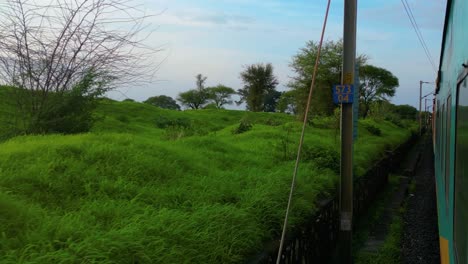 Indian-Railway,-Wunderschöne-Reise-Und-Tolles-Wetter