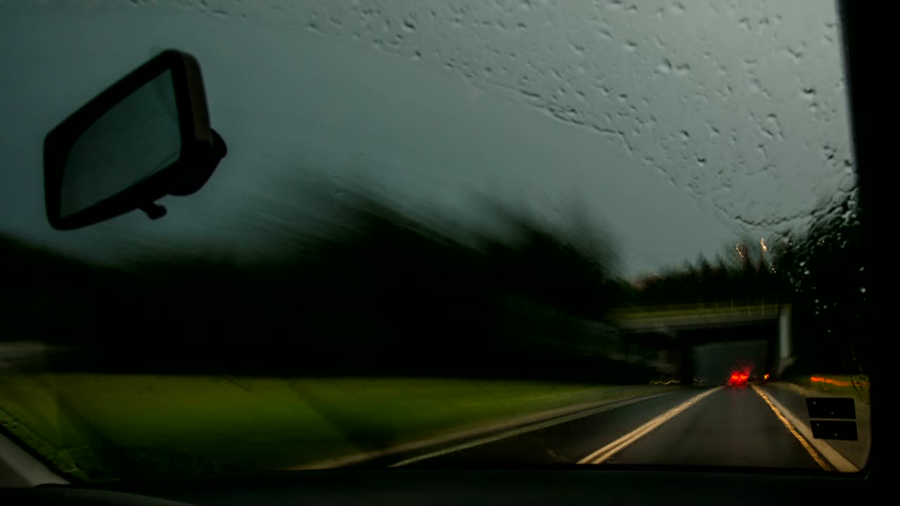 저녁 교통 시간 지연에서 빠른 타기