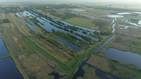 Pólderes-Holandeses-Y-Paisaje-Rural-En-La-Provincia-De-Frisia-En-Países-Bajos