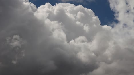el lapso de tiempo celestial de las formaciones de nubes