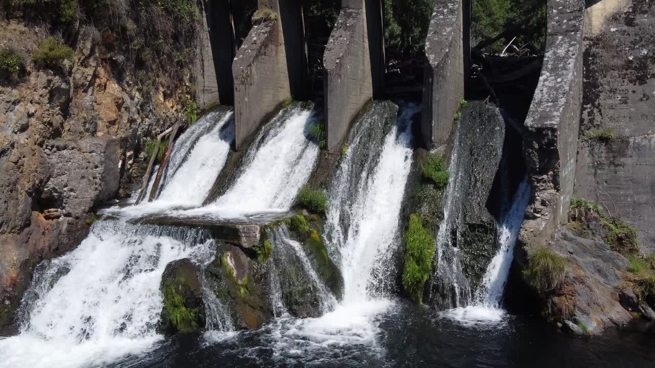 오래된 발전소 댐 조감도