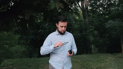 Man-with-glasses-smiling-in-the-park