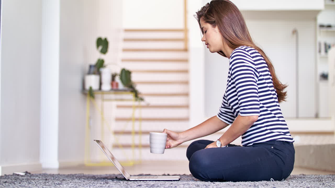 커피를 마시면서 연결을 유지하는 것