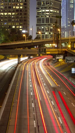 Autos-Auf-Der-Autobahn-In-LA,-Kalifornien-In-Vertikaler