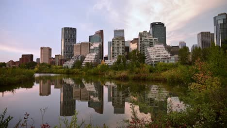 horizonte de calgary alberta temprano en la mañana en otoño