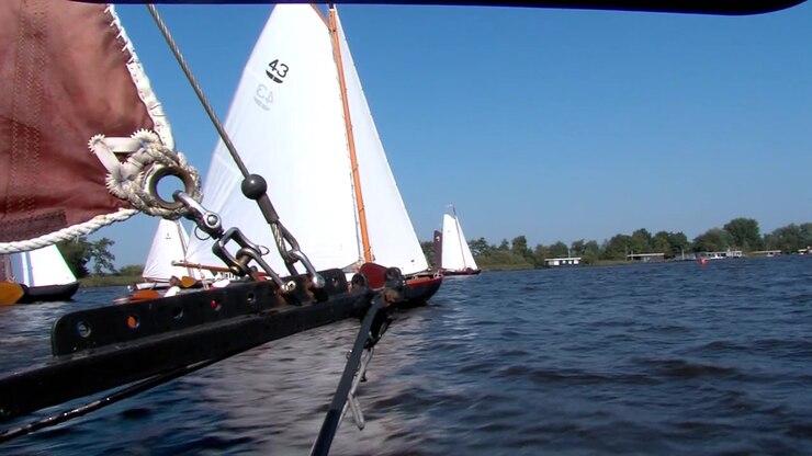 Navigazione con imbarcazioni classiche su acque interne, Frisia, Paesi Bassi.