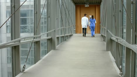 Doctors-talking-in-the-hallway