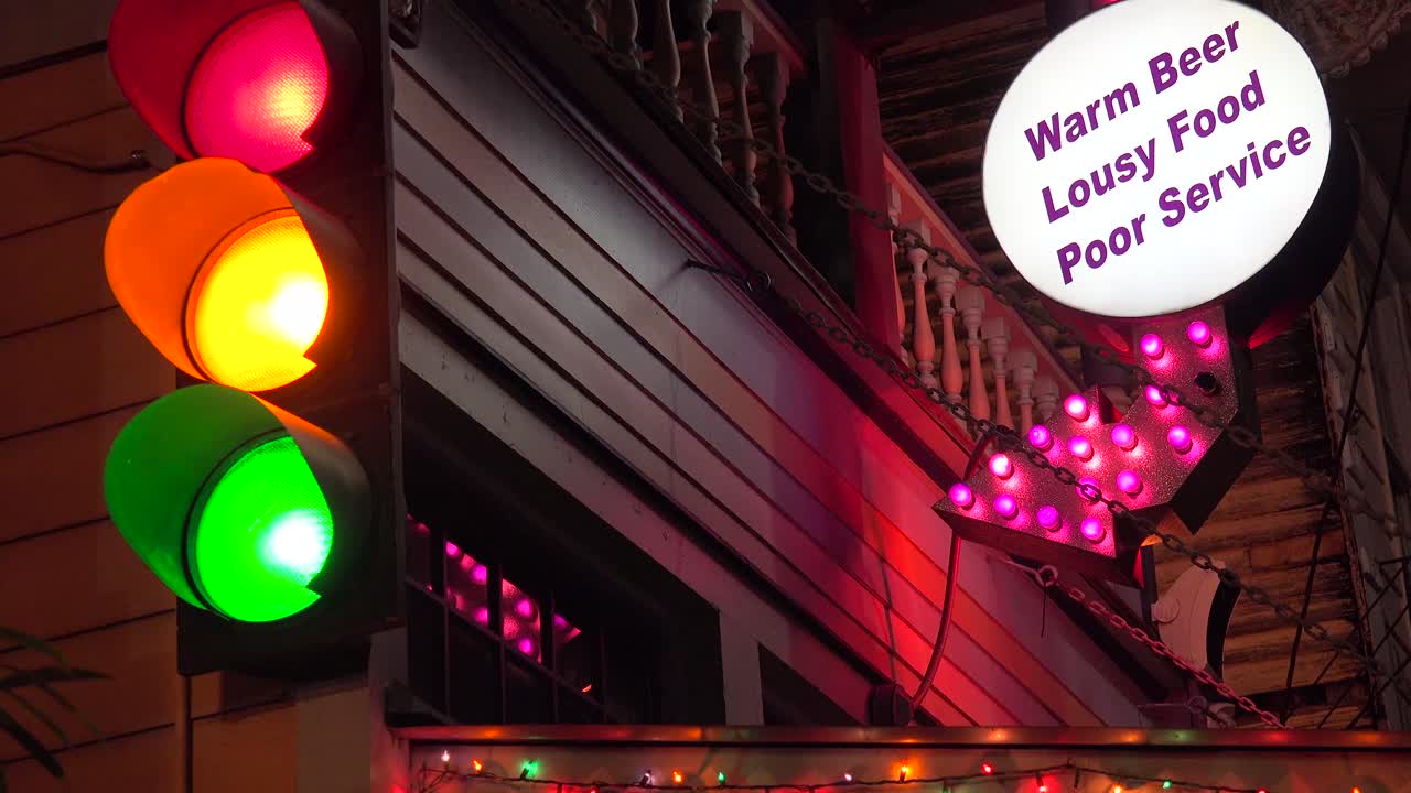 뉴올리언스의 한 레스토랑은 따뜻한 맥주가 형편없는 음식과 열악한 서비스를 광고합니다
