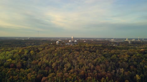 Herbstabend-Sonnenuntergang-Altweibersommer