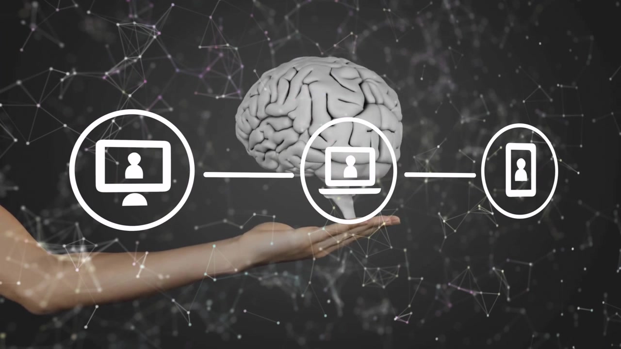 Círculo dibujándose alrededor de un icono de escritorio, iconos de dispositivos que se inician y se conectan, mano sosteniendo un cerebro que mejora las conexiones.