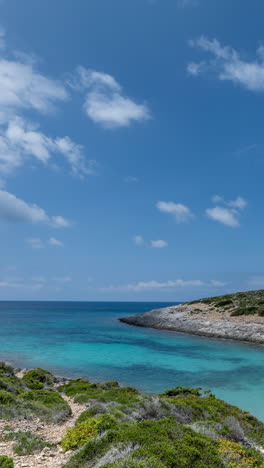 Playa-Faneromeni-En-Antiparos,-Grecia-En-Vertical.