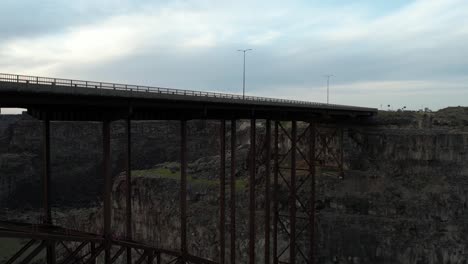 aerial view of perrine bridge and us highway 93 traffic, twin falls, idaho usa, revealing pedestal drone shot