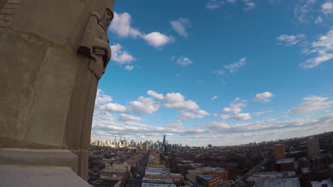 Un-Lapso-De-Tiempo-De-Chicago,-Il-Desde-Lo-Alto-De-Un-Edificio-En-El-Lado-Oeste-De-La-Ciudad