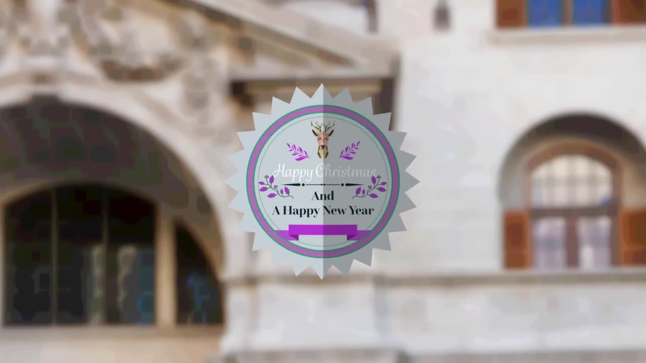 둥근 회색 행복한 크리스마스 및 새해 텍스트 배너 배경에 높은 건물에 대해