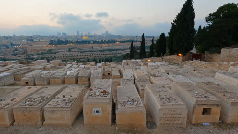 miles de tumbas familiares judías en el monte de los olivos, jerusalén, israel