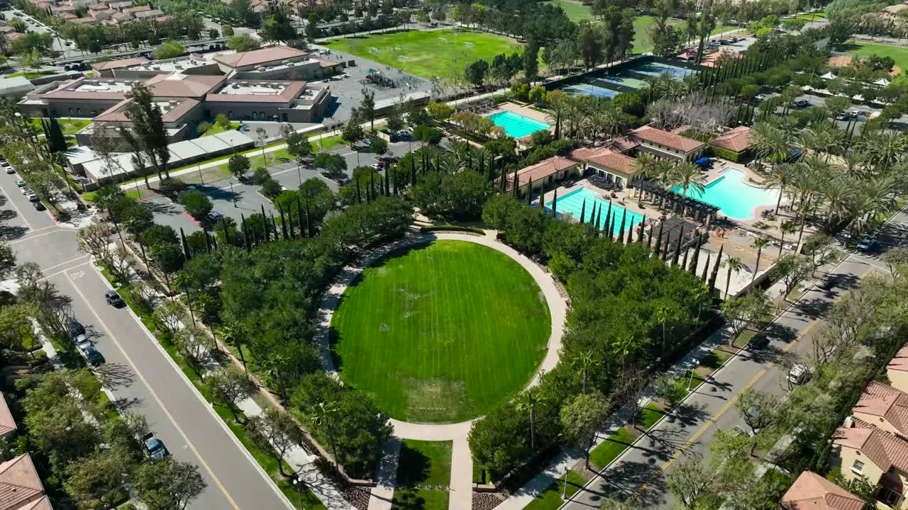 parque comunitario y terrenos escolares