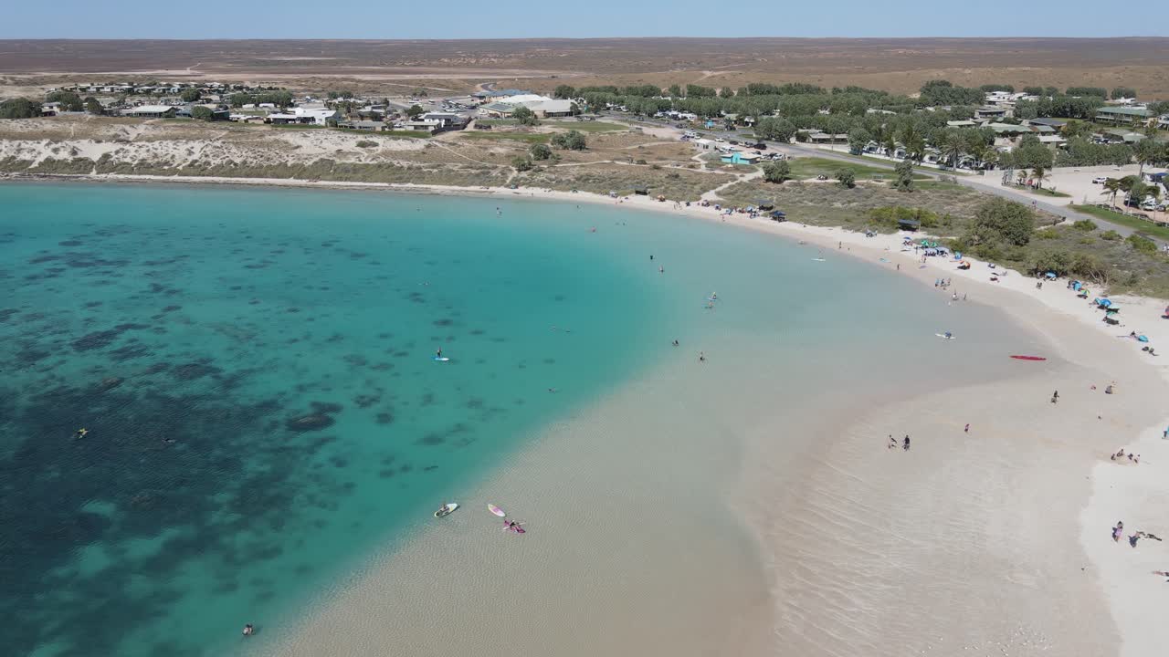 낙원 대형 해변 베이 공중 촬영 휴가 휴가 시간에 4k 명