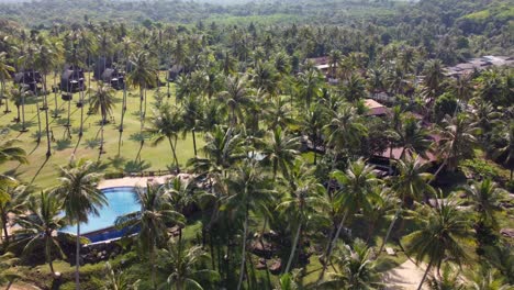 una toma con drones del lujoso y tropical koh kood beach resort, ubicado en la isla de koh kood en tailandia