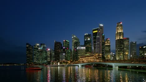 Singapur-Skyline-Und-Esplanade-Am-Abend