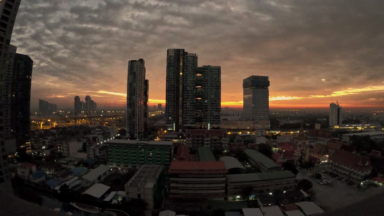 Lapso de tempo 4K de cena do nascer do sol em Banguecoque