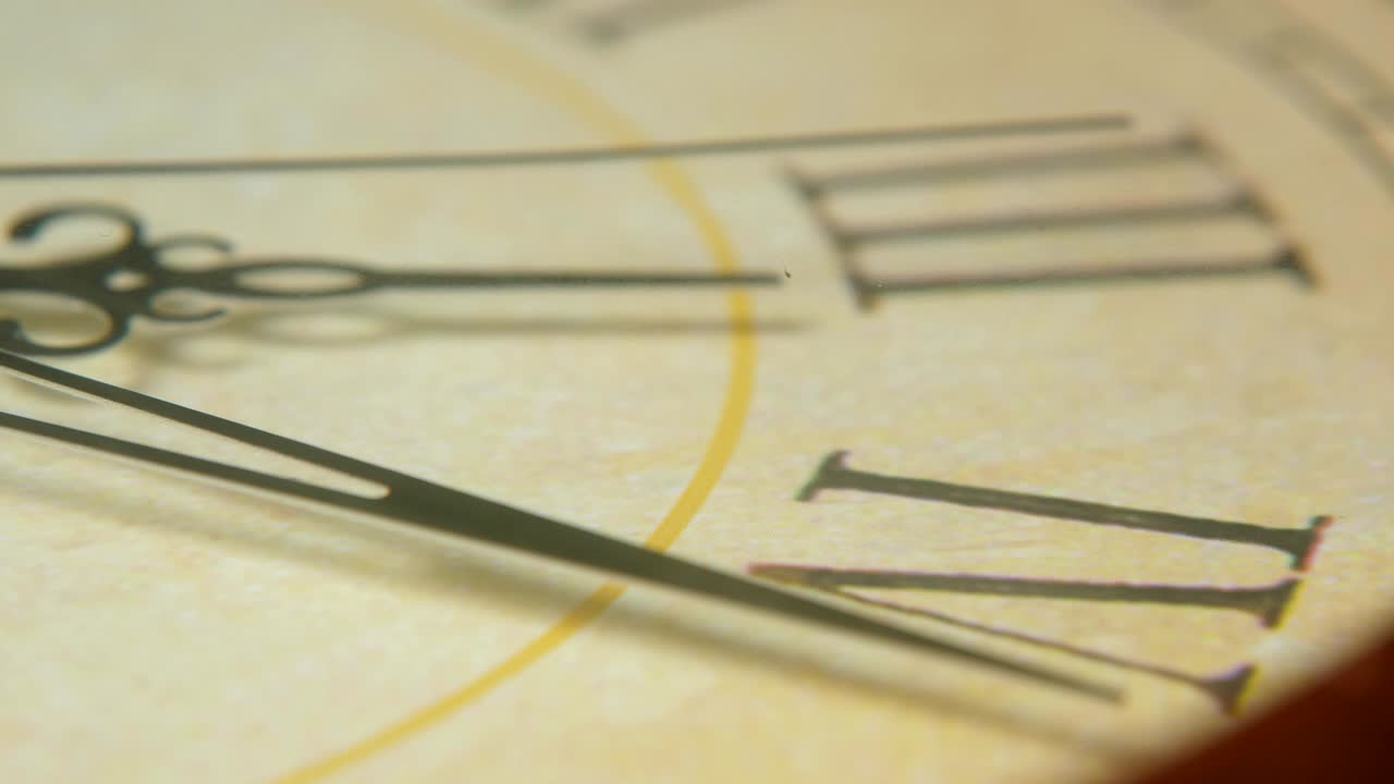 Clock face with Latin digits and black arrows pointing twenty minutes past two