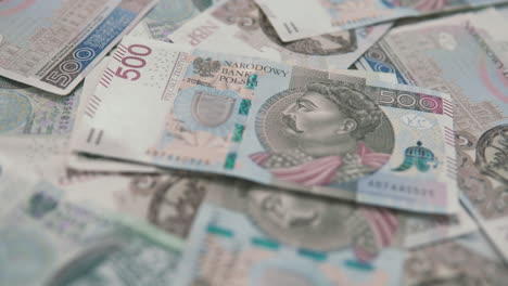 tilt: focus on 500 zloty banknote in the centre