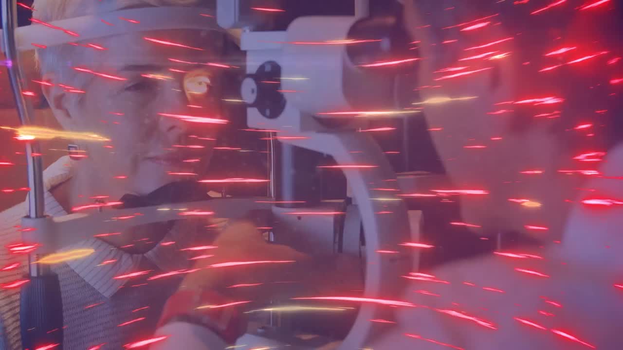 슬릿 램프를 사용하여 다양한 의사와 환자를 가로지르는 빛의 트레일의 애니메이션