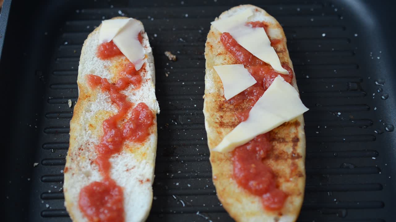 Friggiamo panini. Riprese in cucina. Processo di preparazione di un piatto.