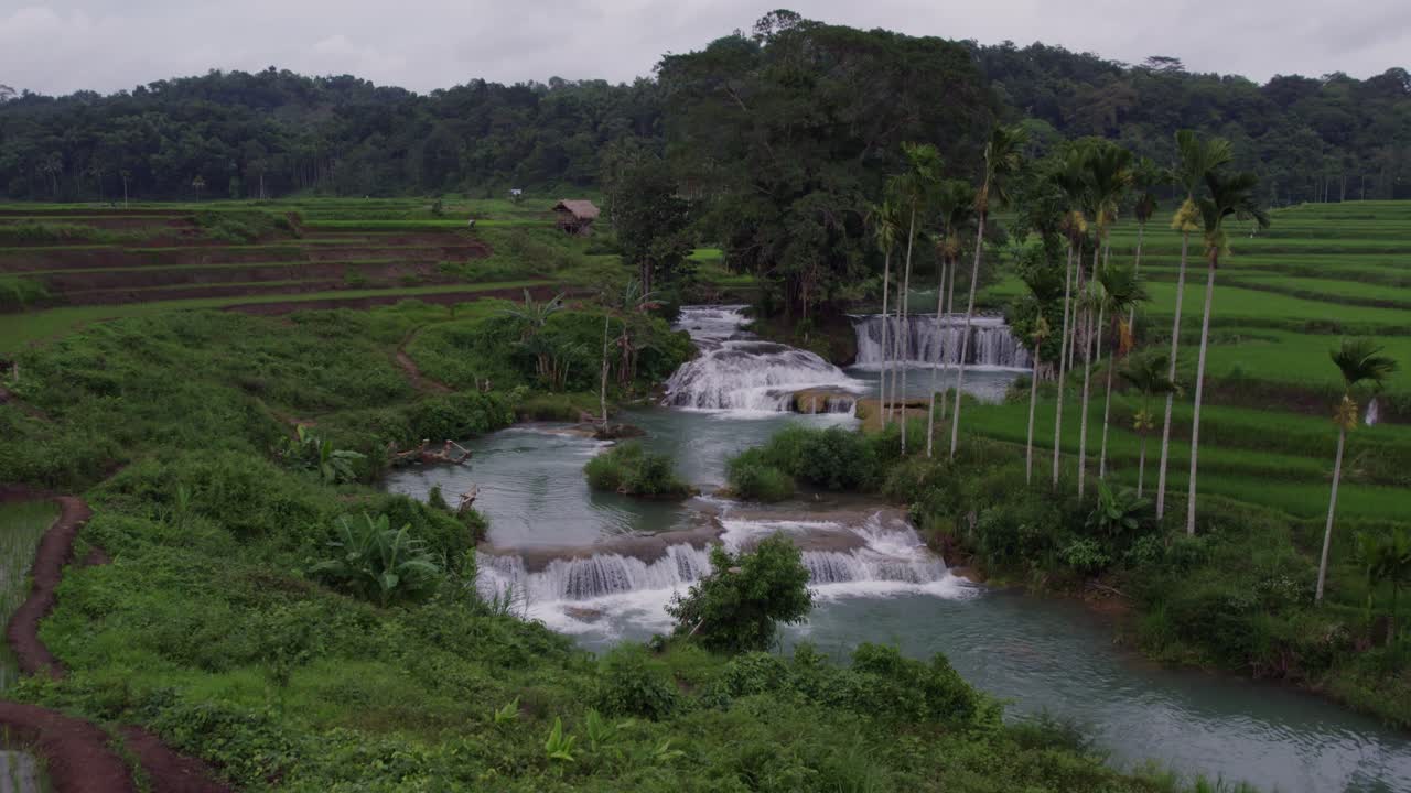 Thác nước và những cánh đồng lúa ở Wee Kacura, Sumba