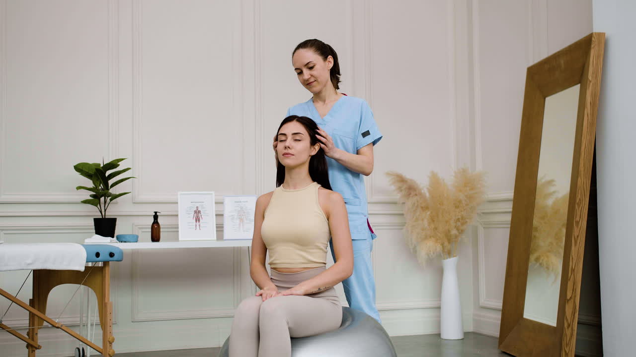 Mujer recibiendo un masaje