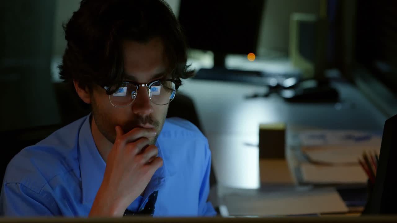 Businessman working on computer at desk 4k