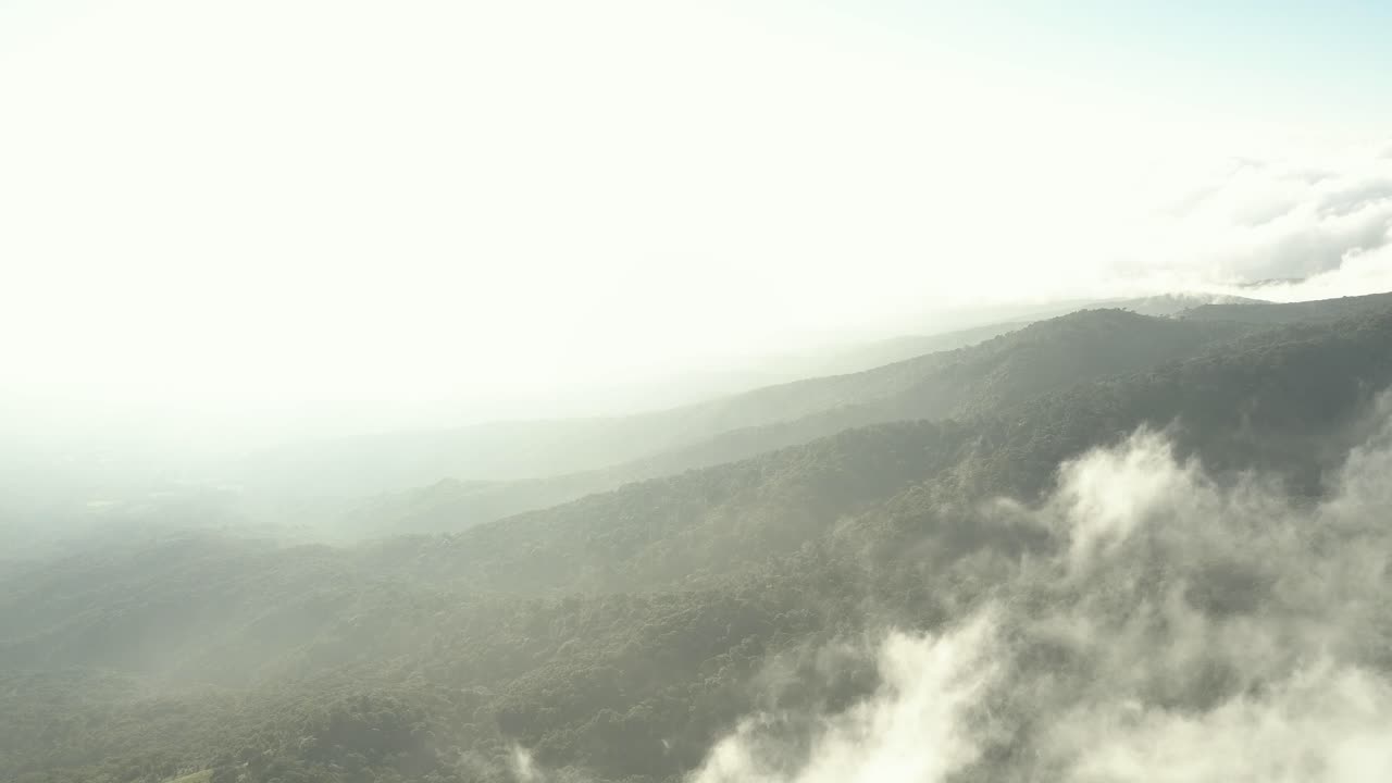 다시 날아오는  구름, 산 위의 해가 뜨는 것