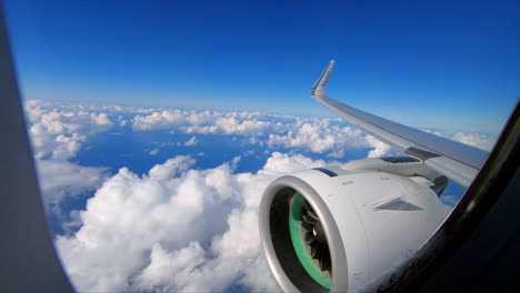imágenes en 4k mirando por la ventana de un boeing 777