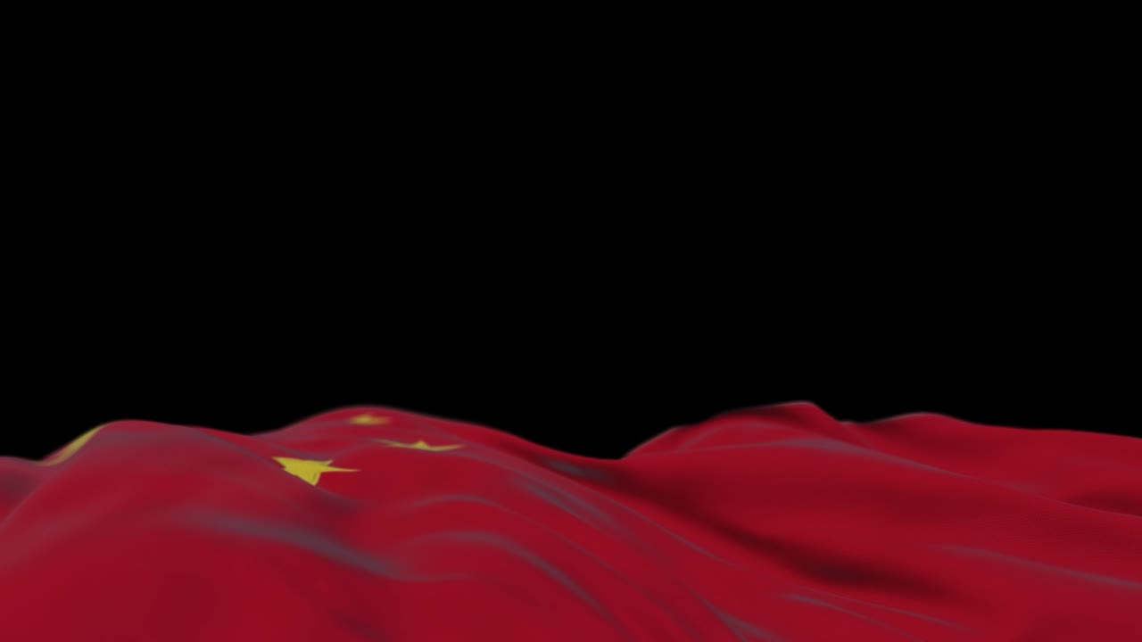 bandeira de tecido chinês agitando no loop de vento. bordado chinês costurado bandeira de pano balançando na brisa. fundo preto meio preenchido. lugar para texto. loop de 20 segundos.