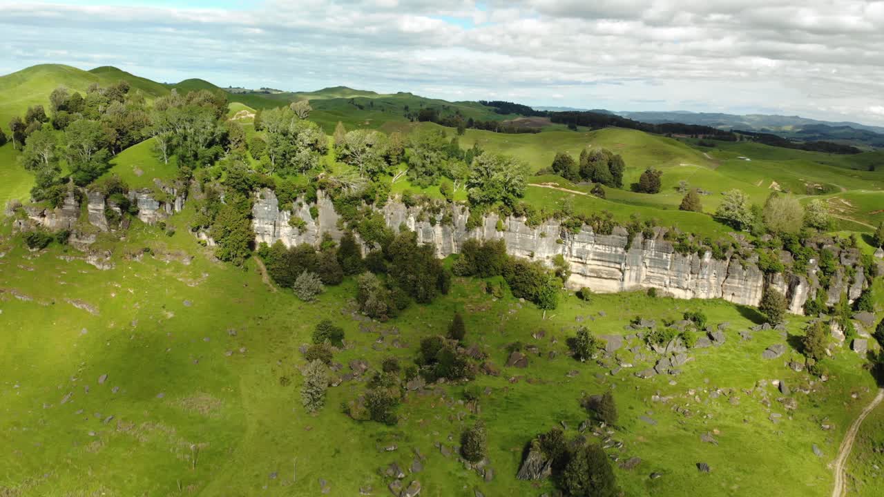 북섬의 풍경을 드러내는 바위 형성의 공중 도