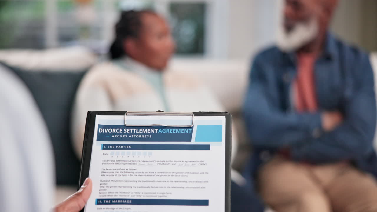 pareja, documentos de divorcio y terapia para el matrimonio