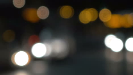 lapso de tiempo del tráfico nocturno desfocado de la ciudad