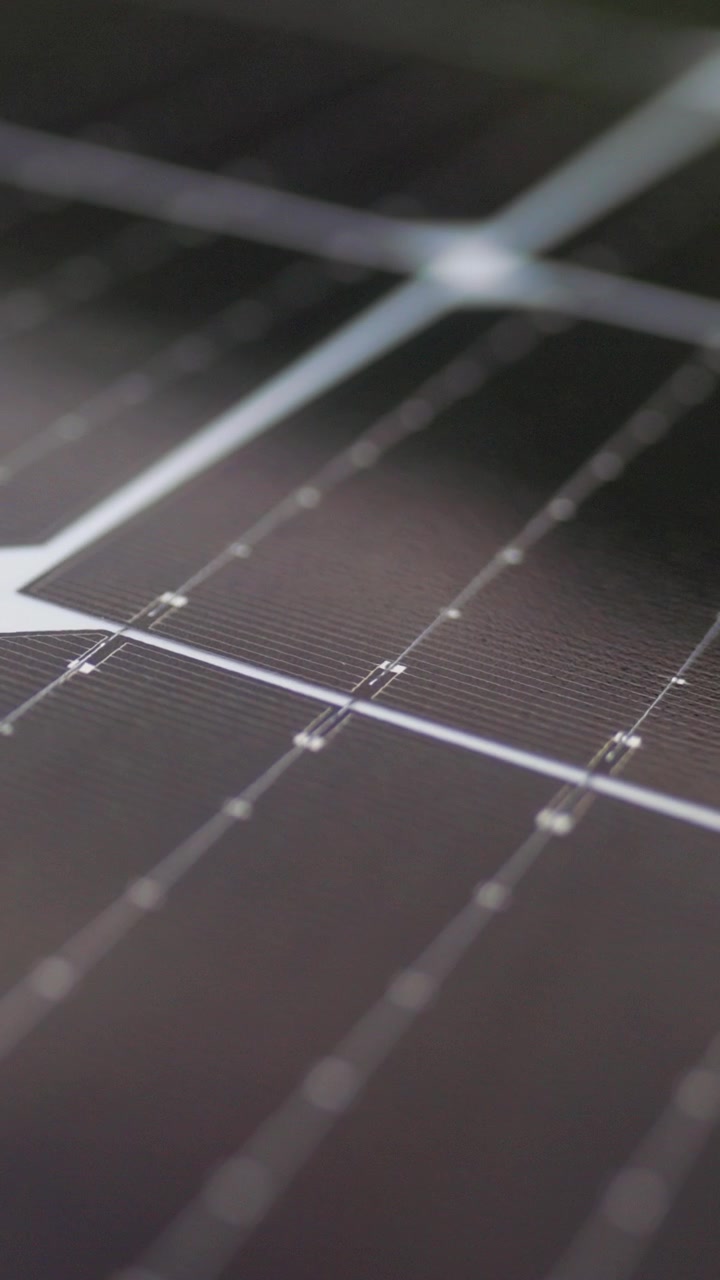 Un primo piano di pannelli solari che mostra la tecnologia dell'energia rinnovabile e dell'energia sostenibile