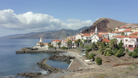 Oceanside-Pool-With-Stunning-View-Of-Atlantic-Ocean-During-Summer-In-Marina-da-Quinta-Grande,-Canical,-Madeira-Island,-Portugal