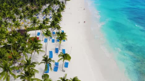 Breathtaking-aerial-view-showcases-a-stunning-white-sandy-beach-and-crystal-clear-turquoise-ocean
