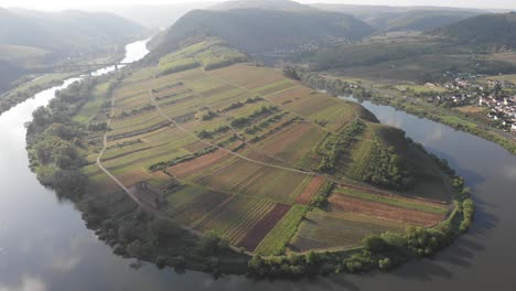 El-Bucle-De-Mosel-En-El-Prado-De-Bremm,-Valle-De-Mosel,-Alemania