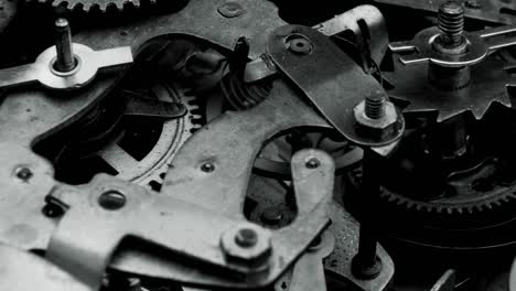 mecanismo de reloj vintage que funciona macro en blanco y negro 4k