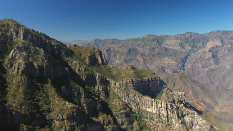 Steep-cliffs-of-Copper-Canyon-in-Mexico,-aerial