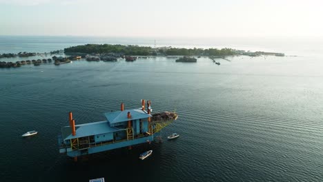 Vista-Aérea-De-La-Estación-De-Buceo-En-El-Mar-De-Sabah-Celebes,-Un-Paraíso-Para-Los-Entusiastas-Del-Buceo,-Situado-En-El-Corazón-Del-Mar-De-Celebes-En-Sabah,-Malasia